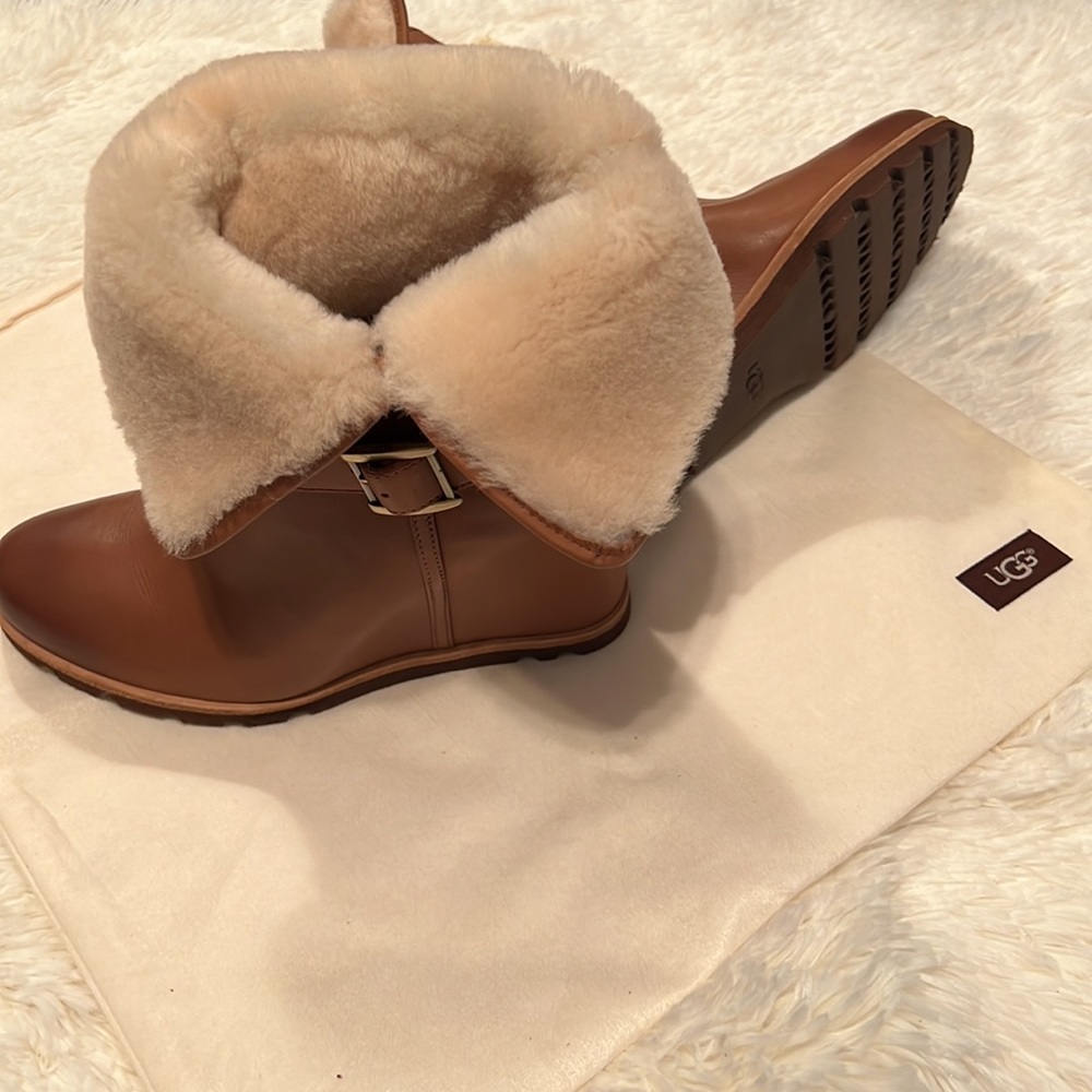 🔥🔥UGG Ellecia Boots - Picture 2 of 5